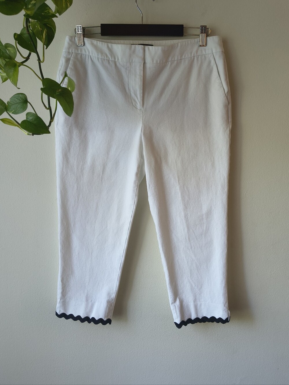 Talbots White Scallop Hem Crop Pants Size 10P